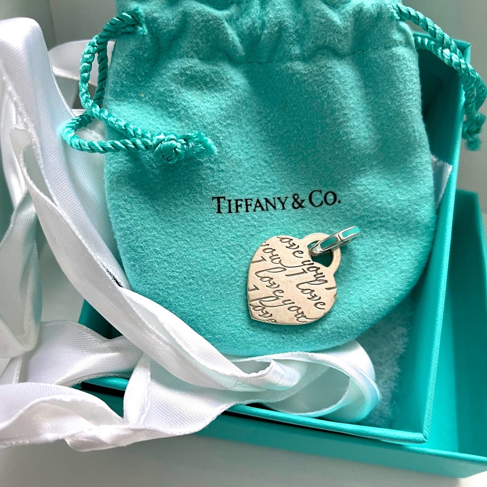 Tiffany&Co. ‘I love you’Charm and Enamel Jump Ring